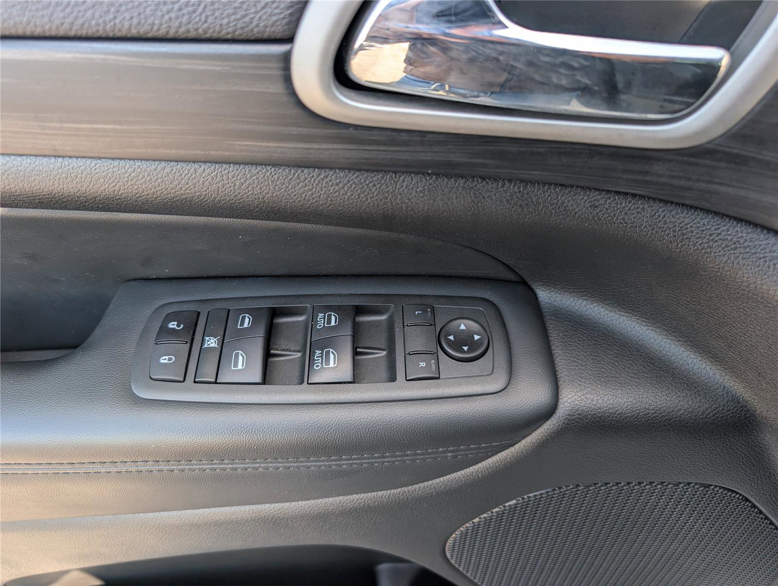 Used 2021 Jeep Grand Cherokee Laredo X AWD/4WD image 21