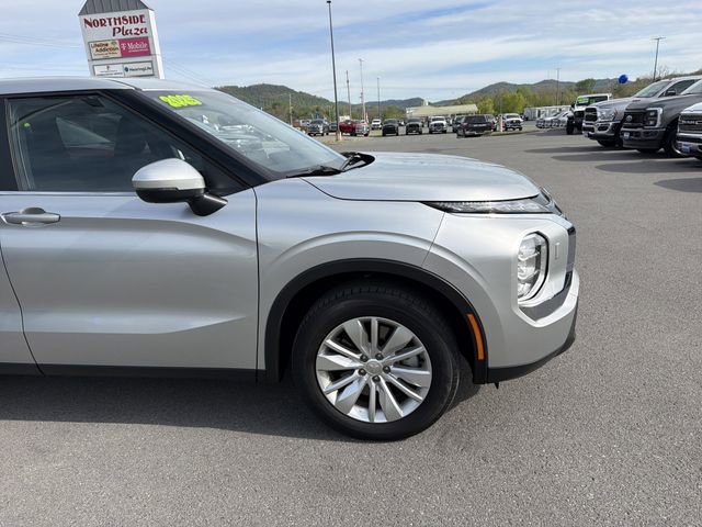 Used 2025 Mitsubishi Outlander ES AWD/4WD image 4