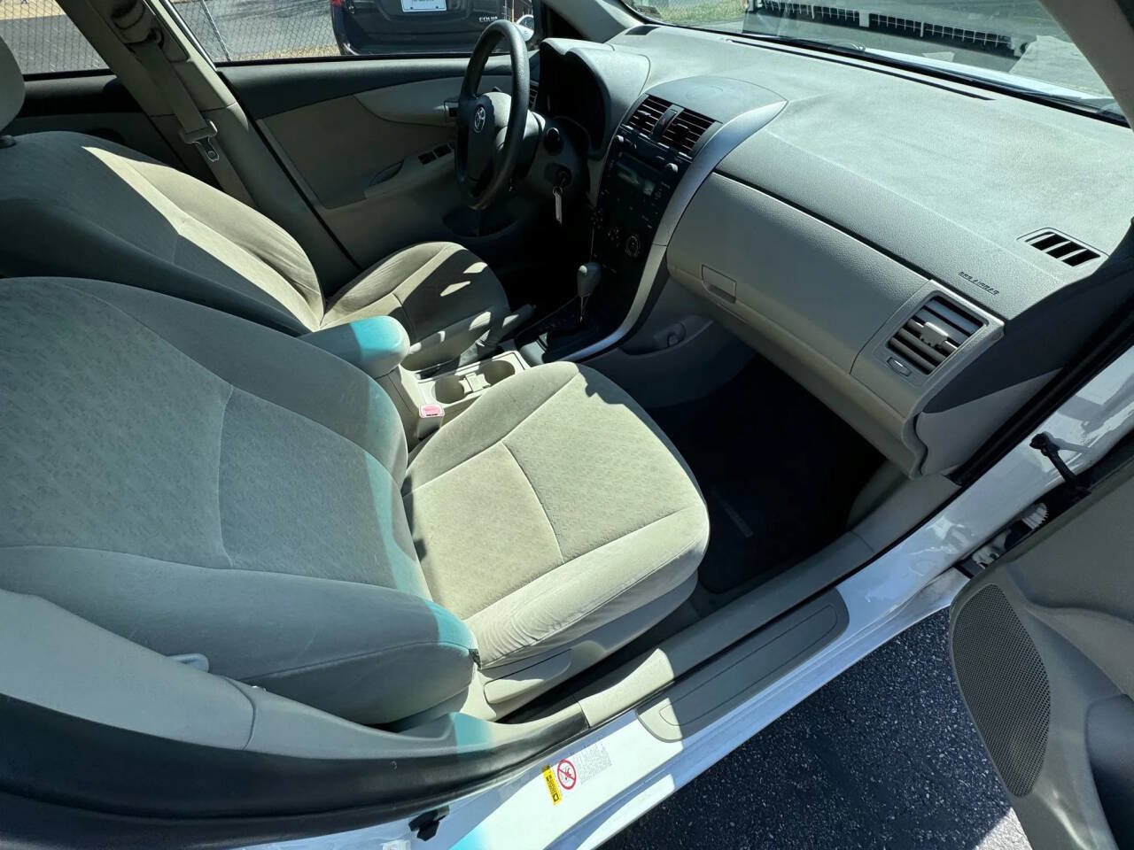 Used 2009 Toyota Corolla LE FWD image 16