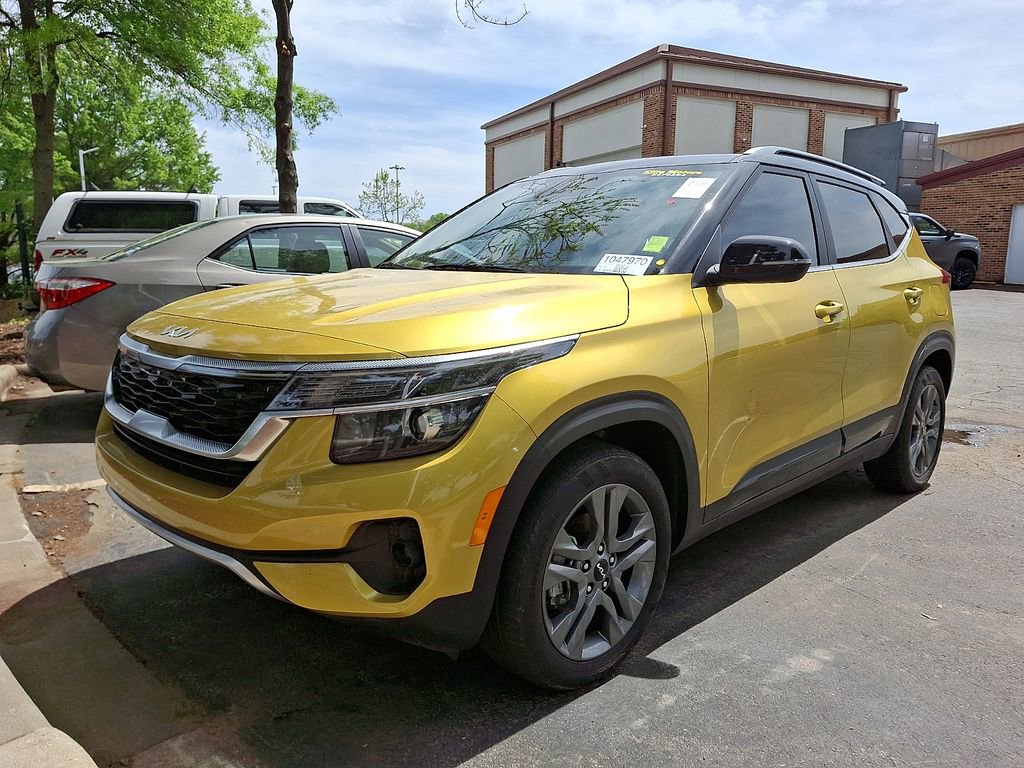Used 2023 Kia Seltos S w/ Navigation Package