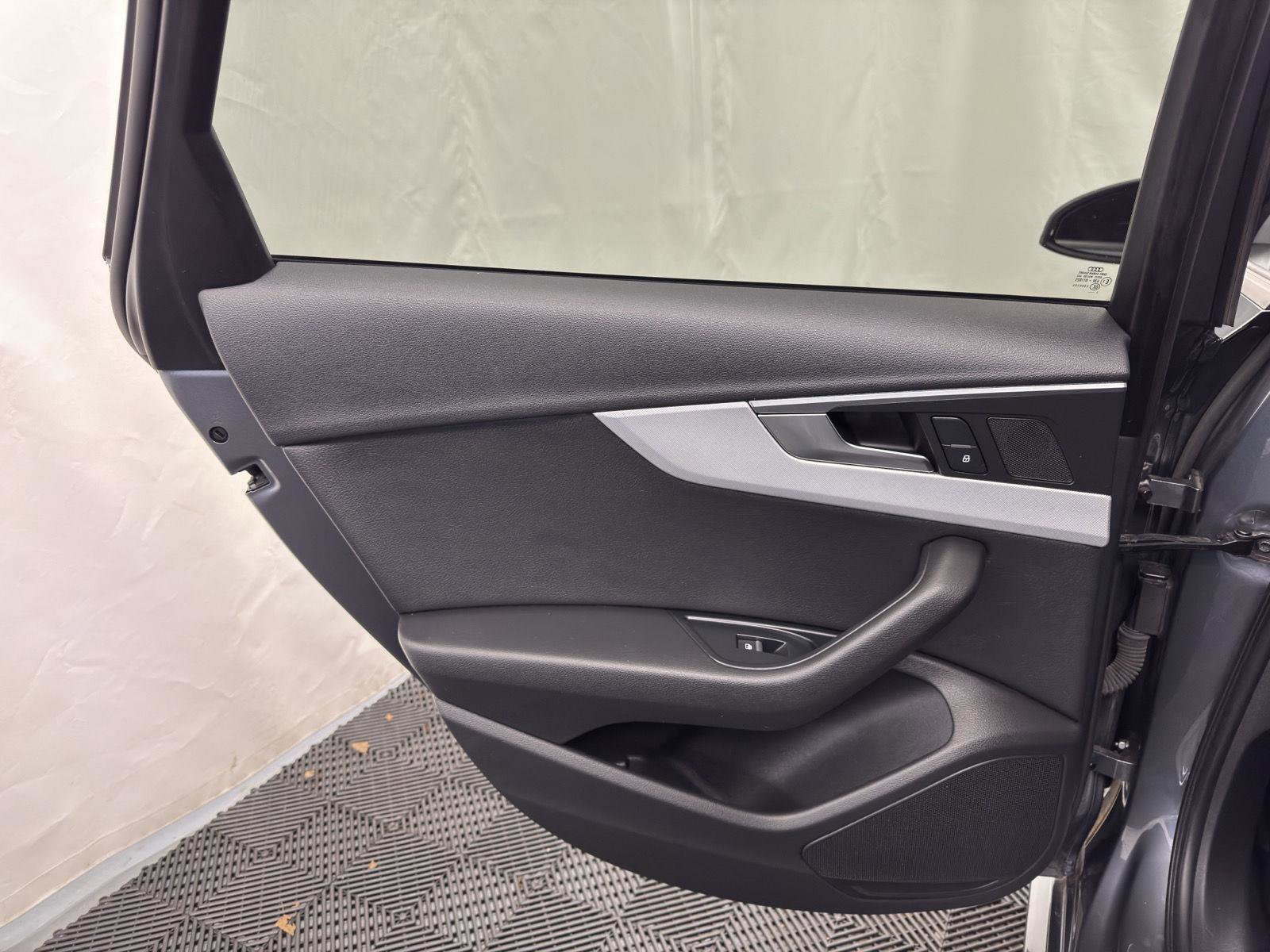 Used 2018 Audi A4 2.0T Ultra Premium image 25