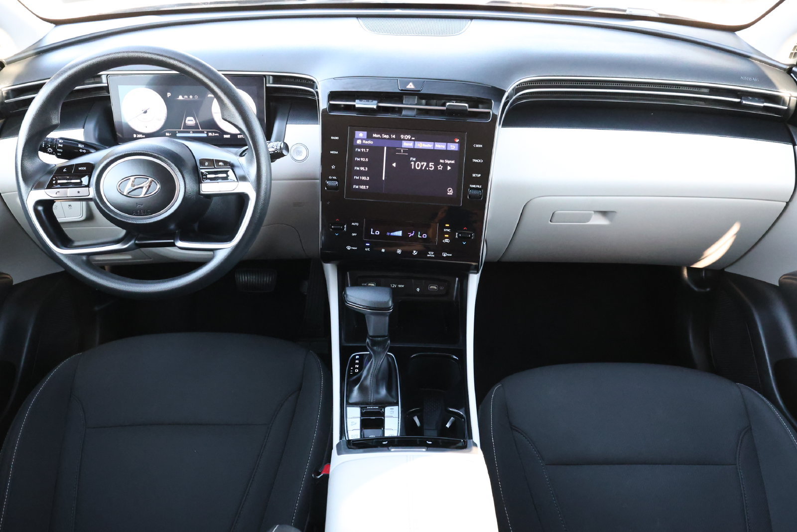 Used 2024 Hyundai Tucson SEL FWD image 2
