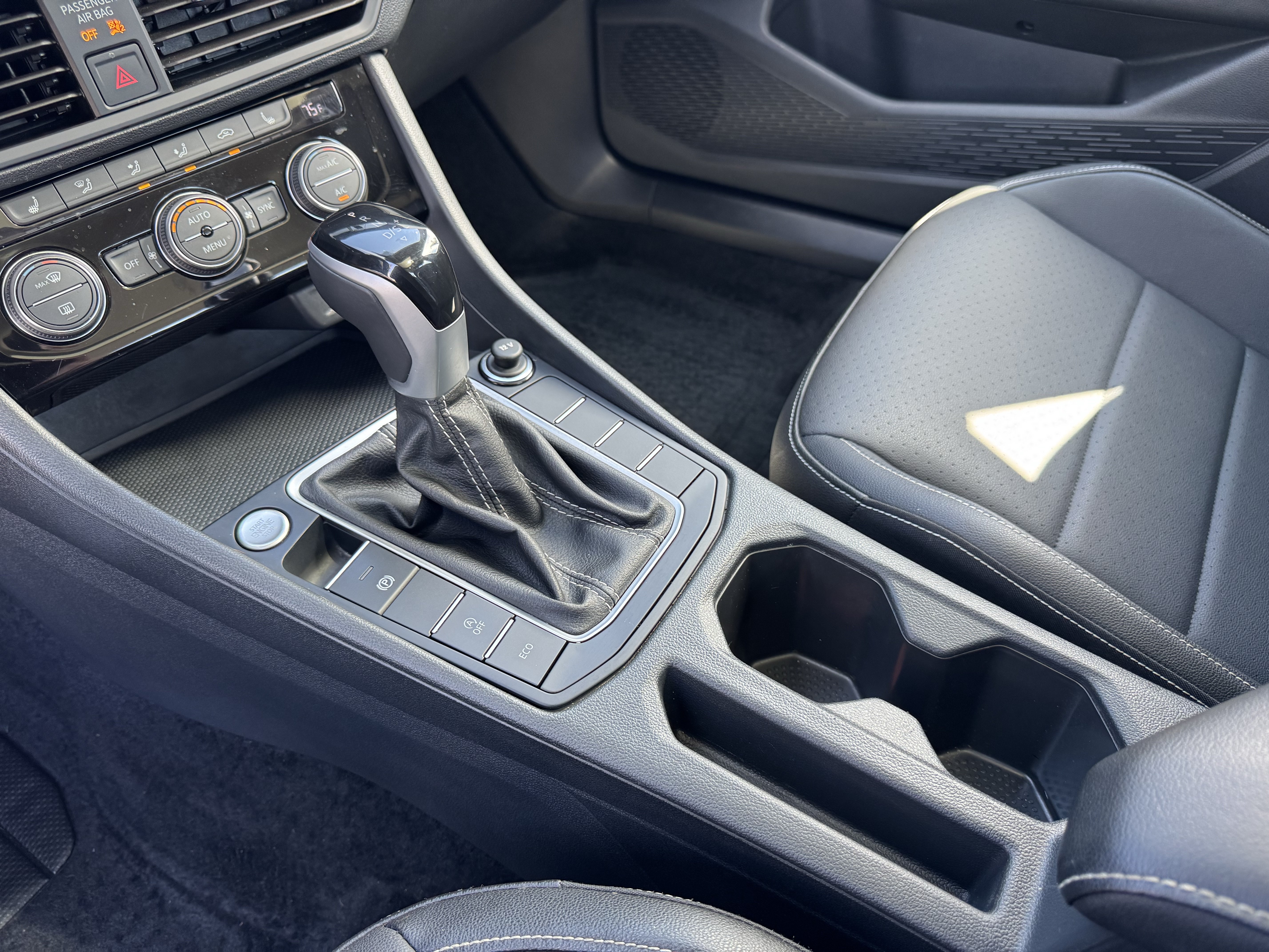 Certified 2024 Volkswagen Jetta SE FWD image 25