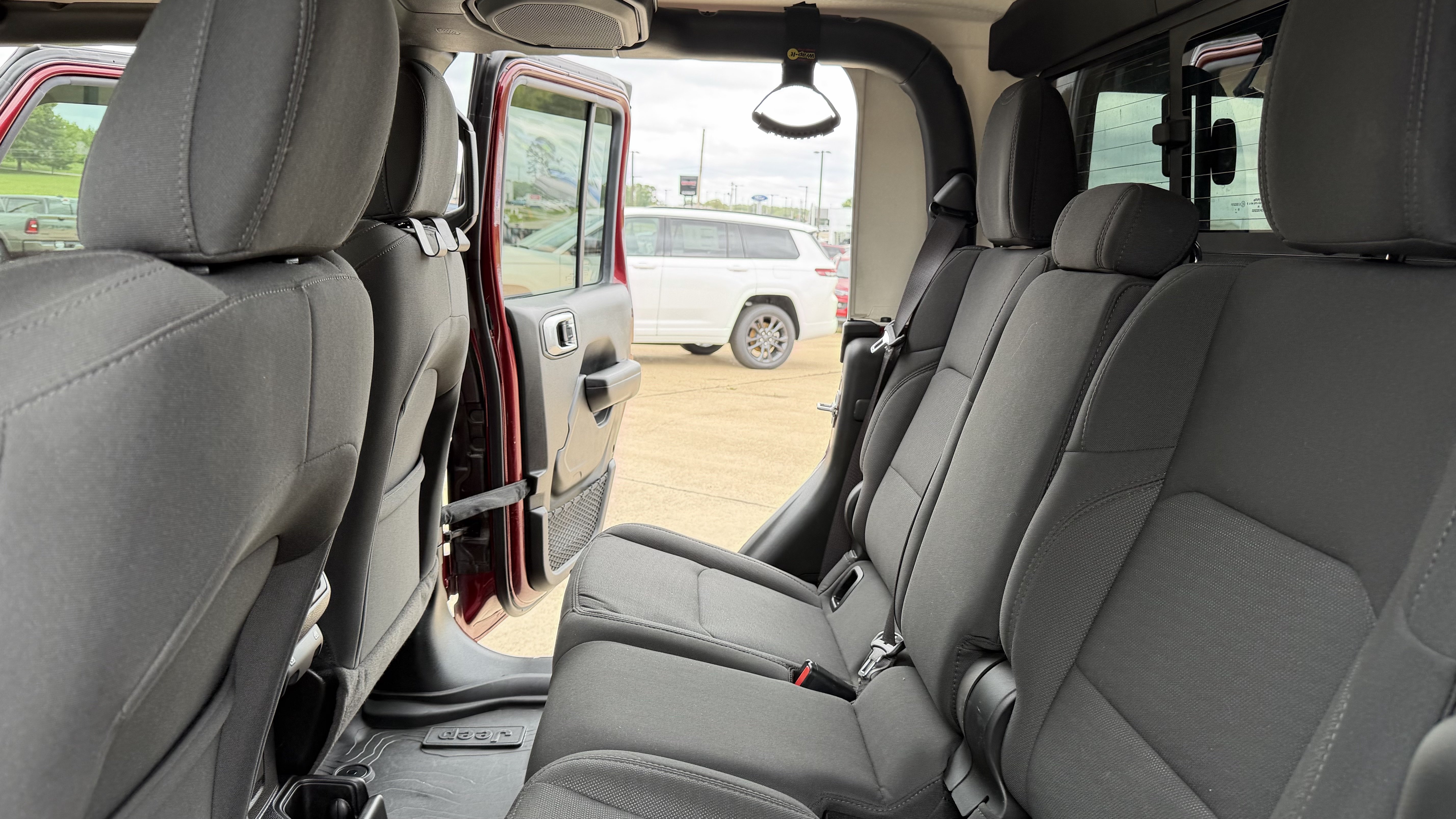 Used 2021 Jeep Gladiator Sport AWD/4WD image 32