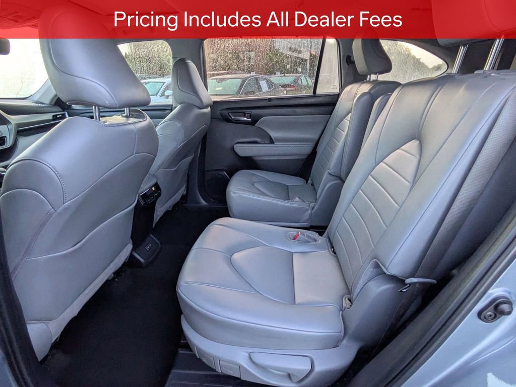 Certified 2024 Toyota Highlander XLE FWD image 15