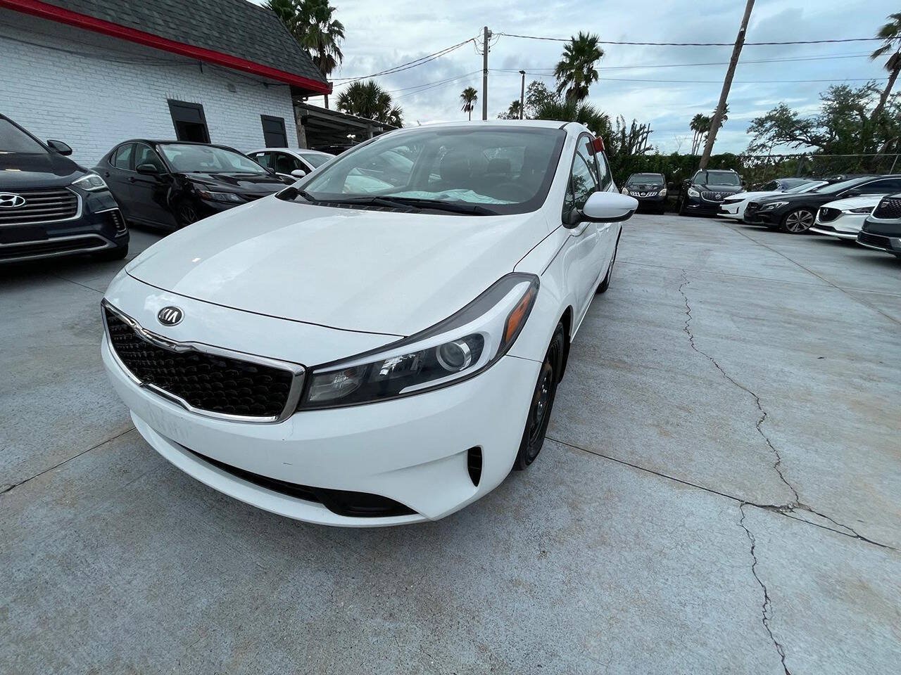 Used 2018 Kia Forte LX FWD image 2
