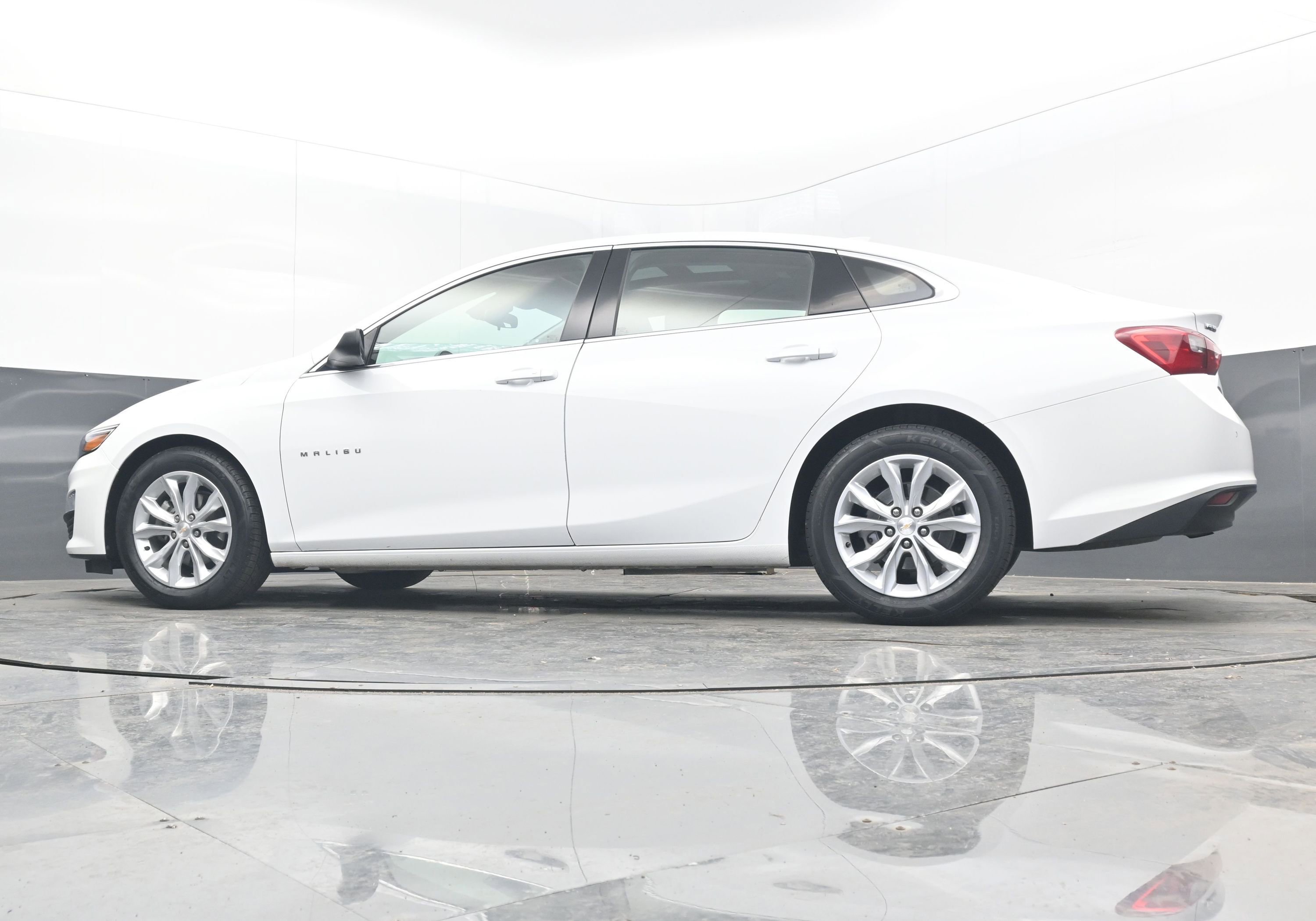 Used 2024 Chevrolet Malibu LT image 30