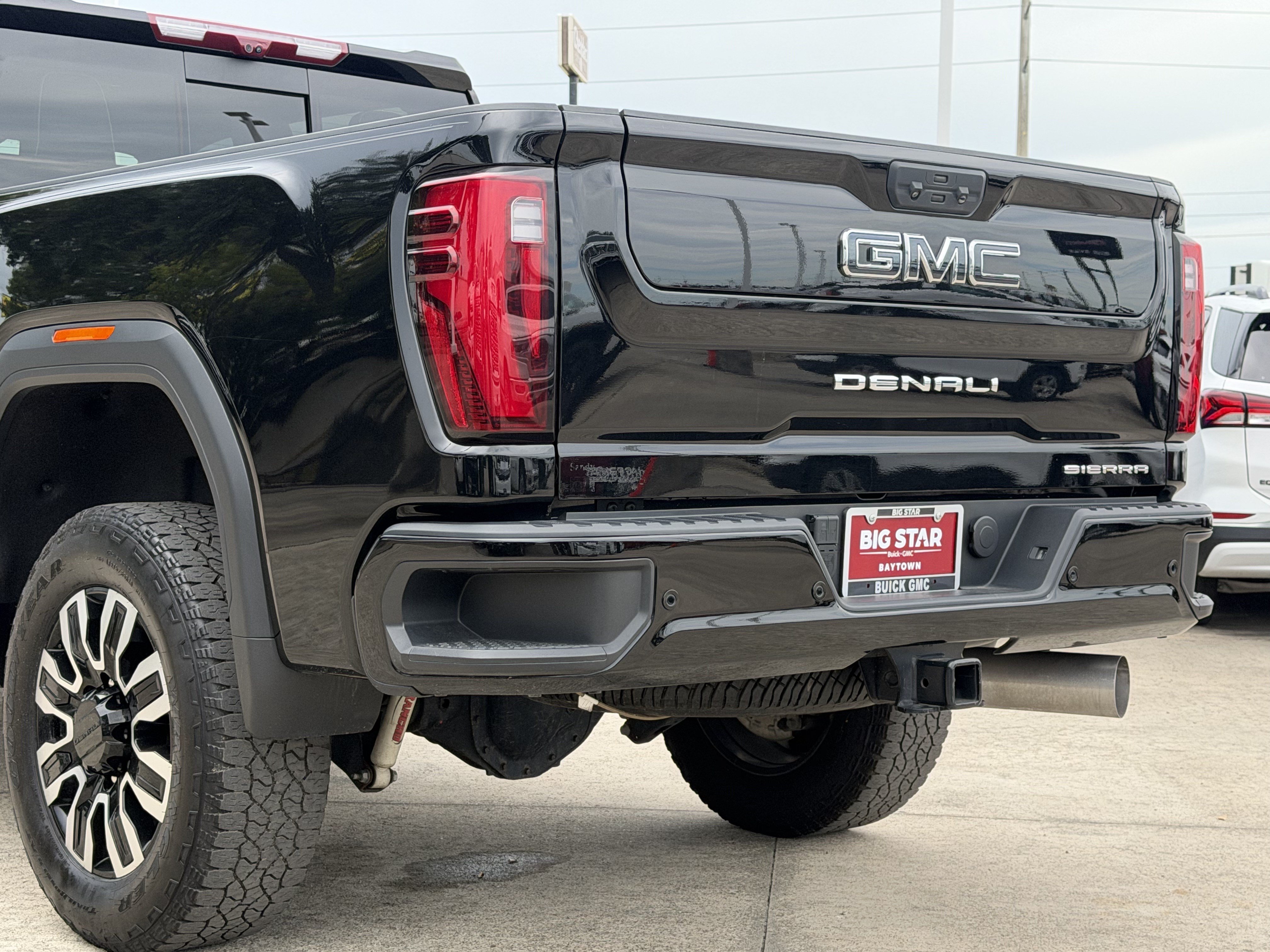 Used 2025 GMC Sierra 2500 Denali Ultimate w/ Max Trailering Package AWD/4WD image 8