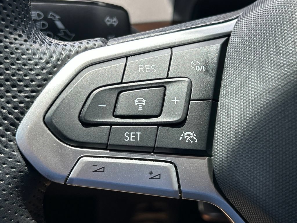 Used 2022 Volkswagen Atlas Cross Sport SEL Premium R-Line AWD/4WD image 28