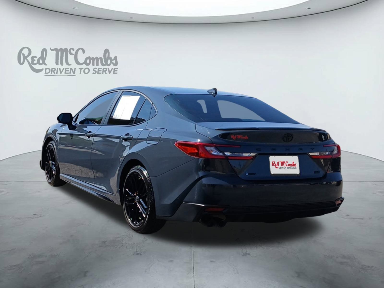 Used 2025 Toyota Camry SE image 3