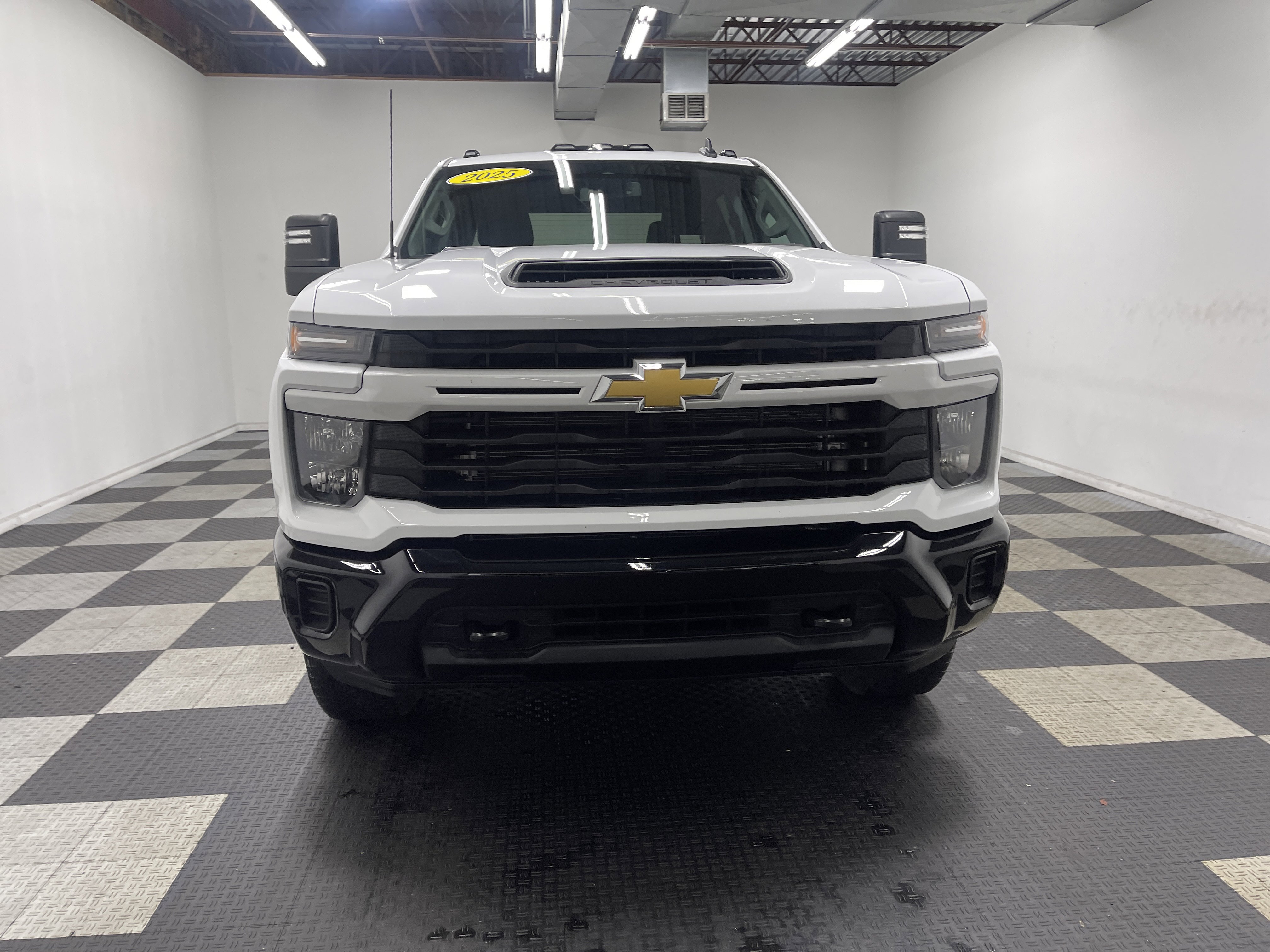 Used 2024 Chevrolet Silverado 2500 Custom w/ Custom Value Package image 7