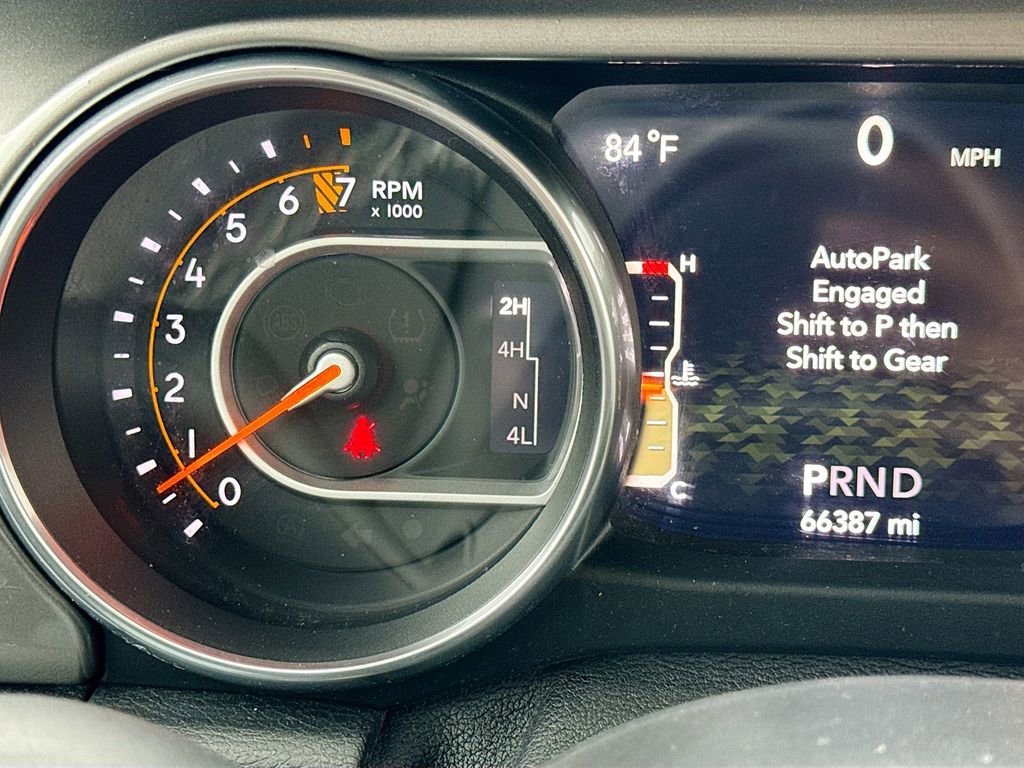 Used 2018 Jeep Wrangler Unlimited Sahara w/ Safety Group AWD/4WD image 16