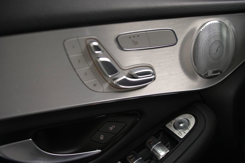 Used 2019 Mercedes-Benz GLC 300 4MATIC image 23