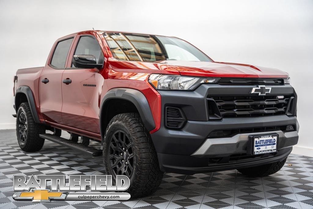Used 2024 Chevrolet Colorado Trail Boss w/ Technology Package AWD/4WD image 1