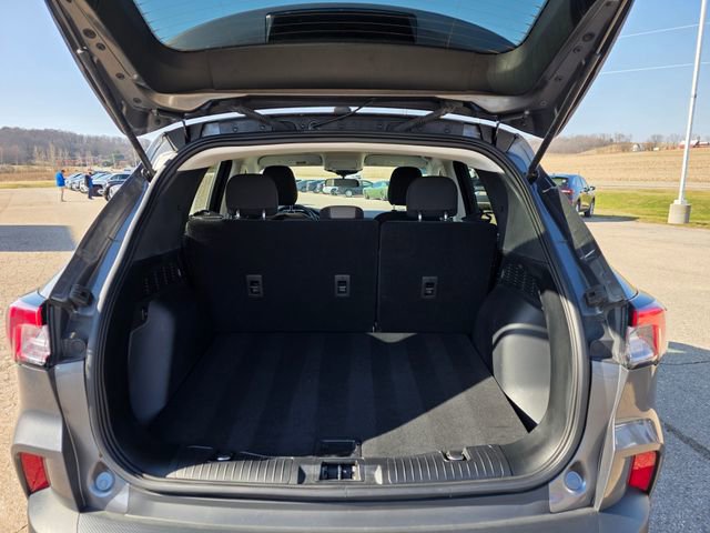 Used 2022 Ford Escape SE w/ SE Sport Appearance Package image 41