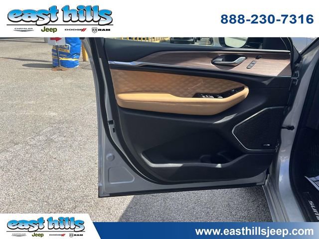 Certified 2024 Jeep Grand Cherokee Summit w/ Luxury Tech Group V image 19