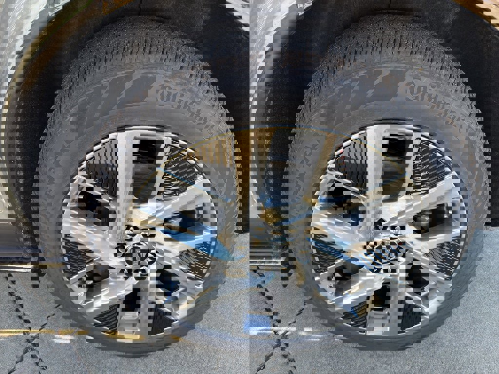 New 2026 Cadillac Optiq Luxury 1 image 29