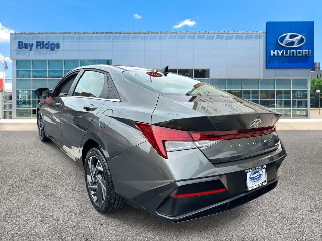 Used 2025 Hyundai Elantra Limited FWD image 7