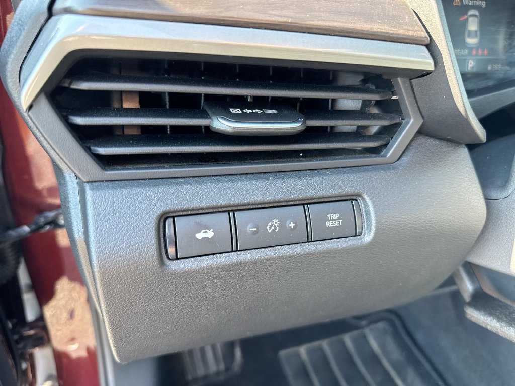 Used 2024 Nissan Altima 2.5 SV FWD image 17