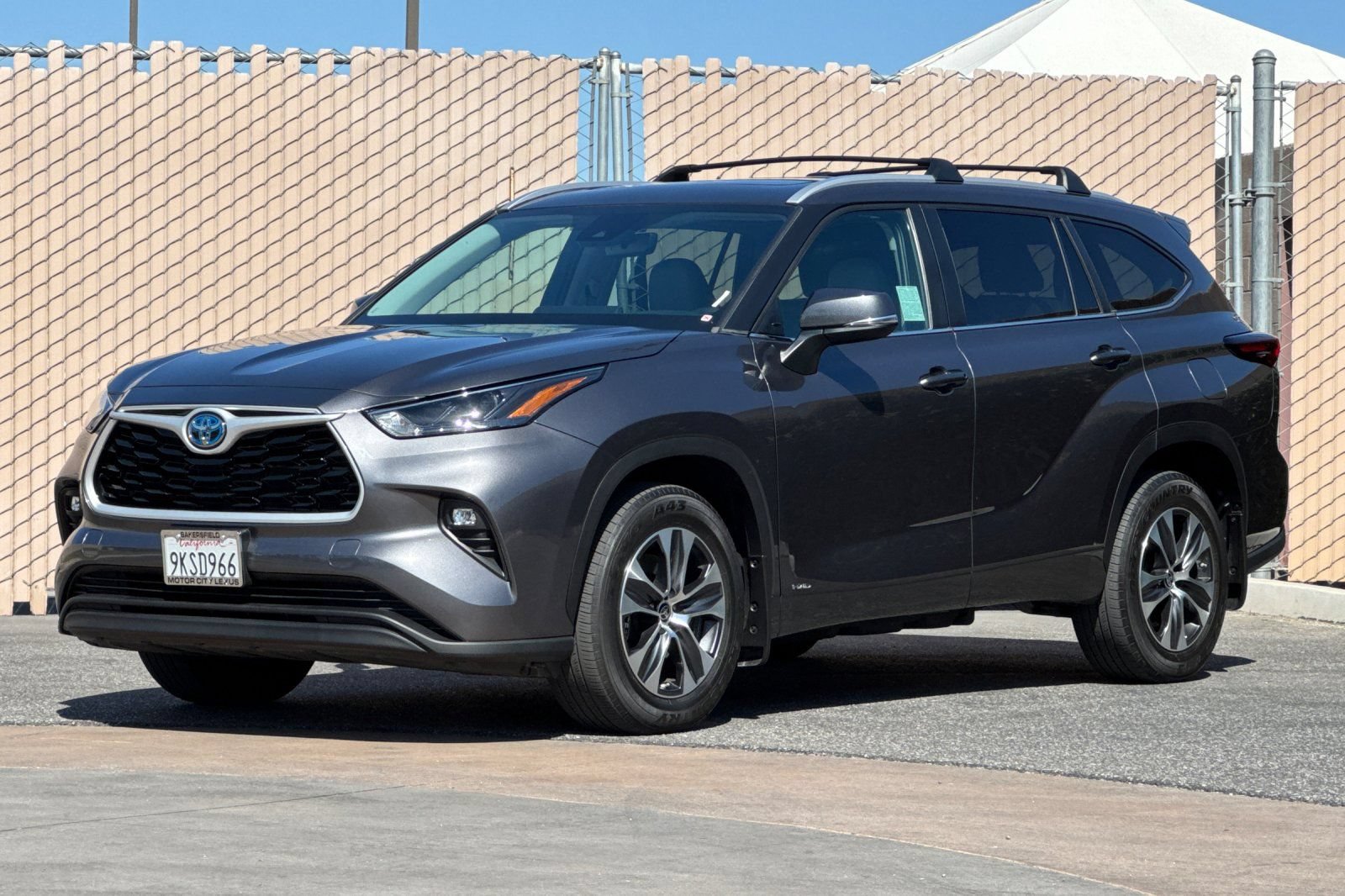 Used 2024 Toyota Highlander XLE AWD/4WD image 8