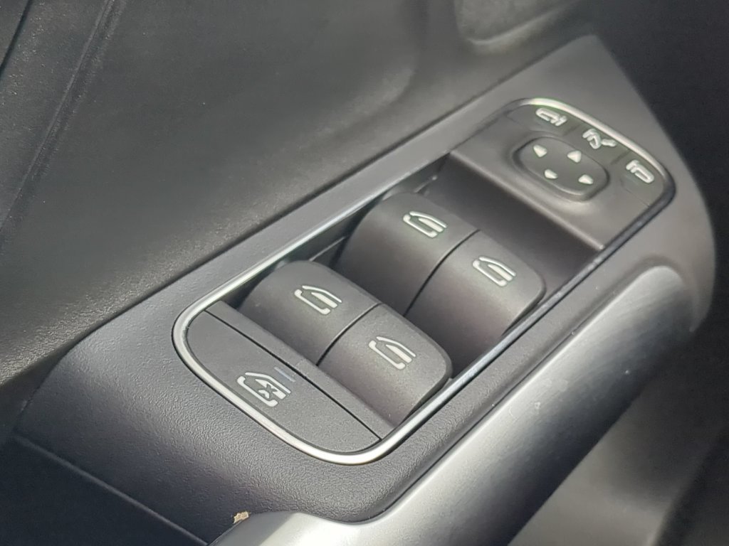 Used 2024 Mercedes-Benz GLA 250 4MATIC image 11