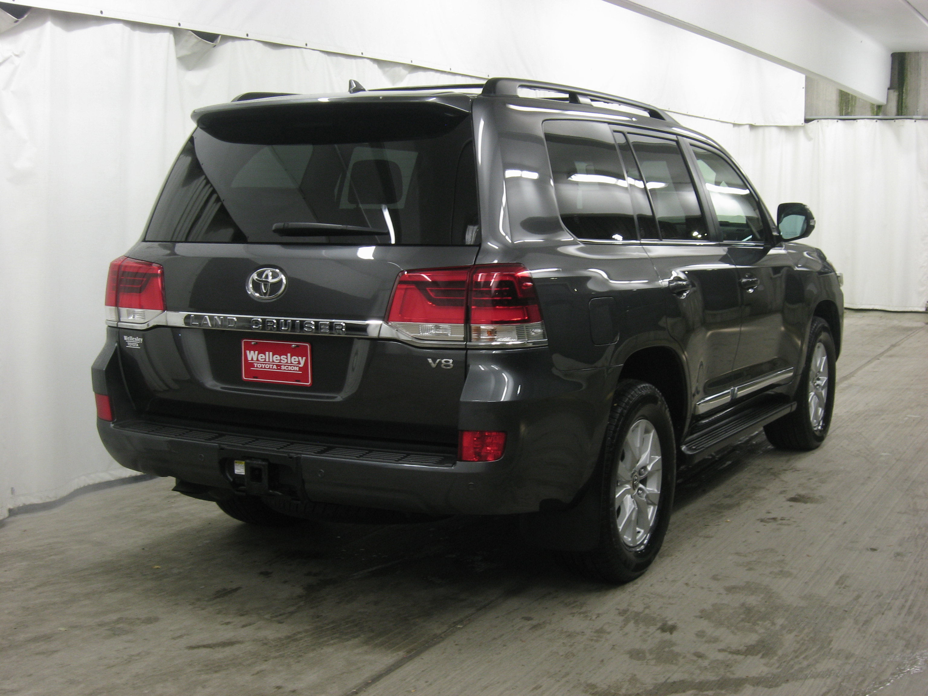 Certified 2017 Toyota Land Cruiser image 11