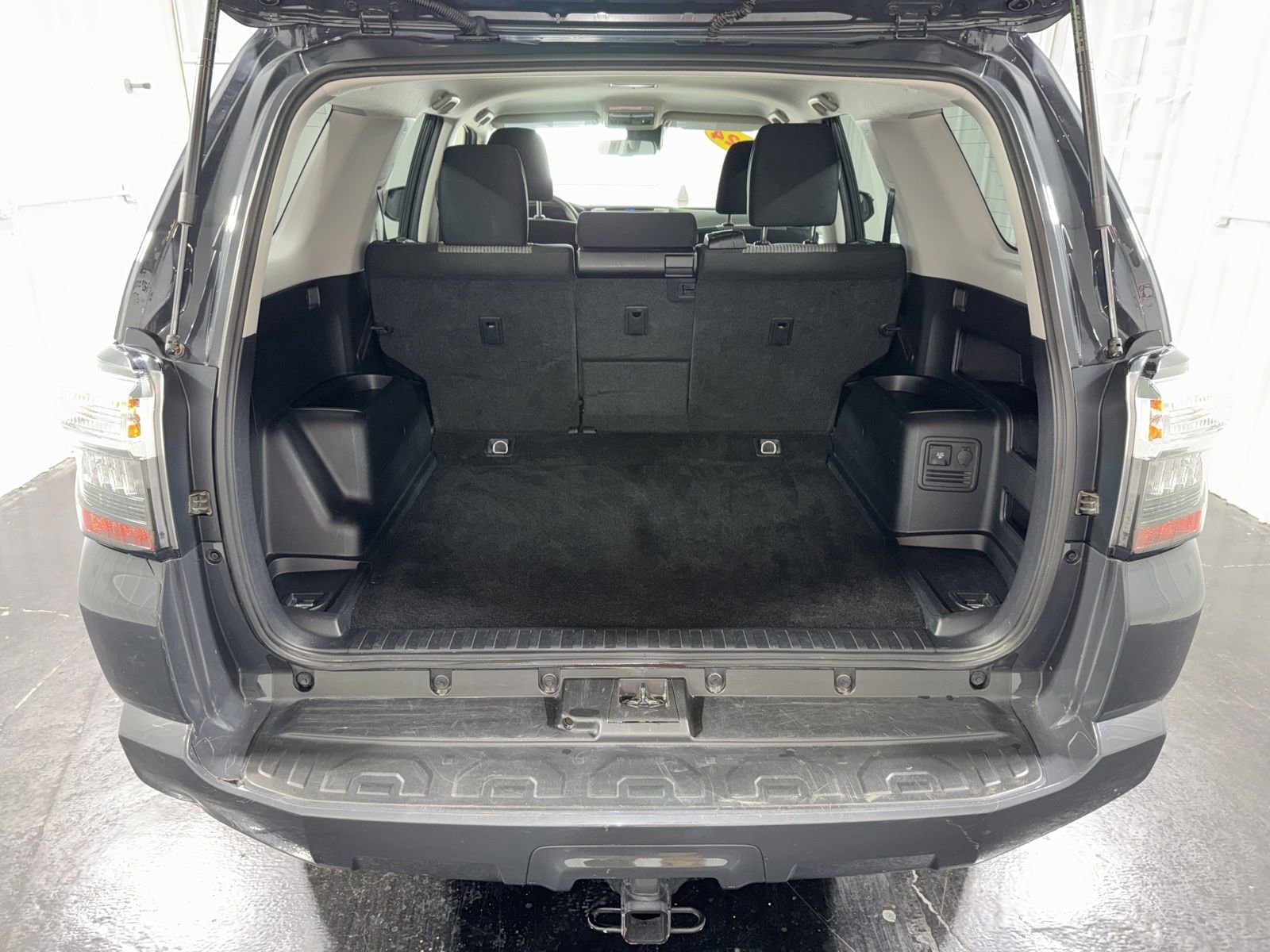 Used 2024 Toyota 4Runner SR5 AWD/4WD image 31