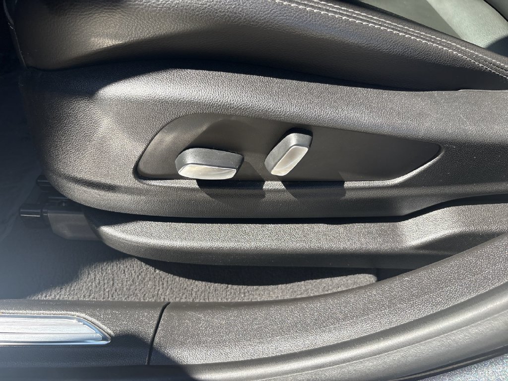 Used 2022 Cadillac XT5 Luxury FWD image 14