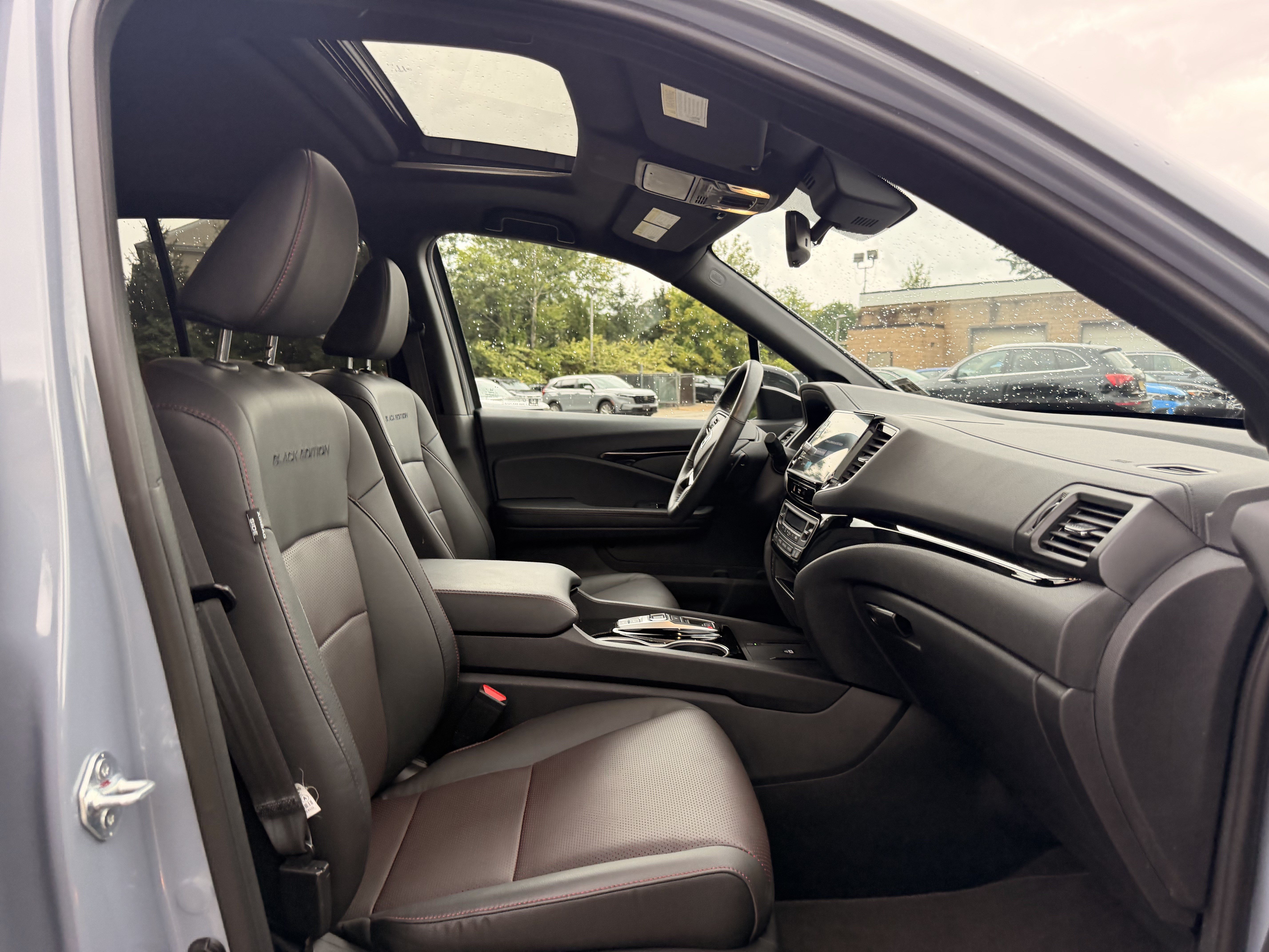 Used 2025 Honda Ridgeline Black Edition image 14