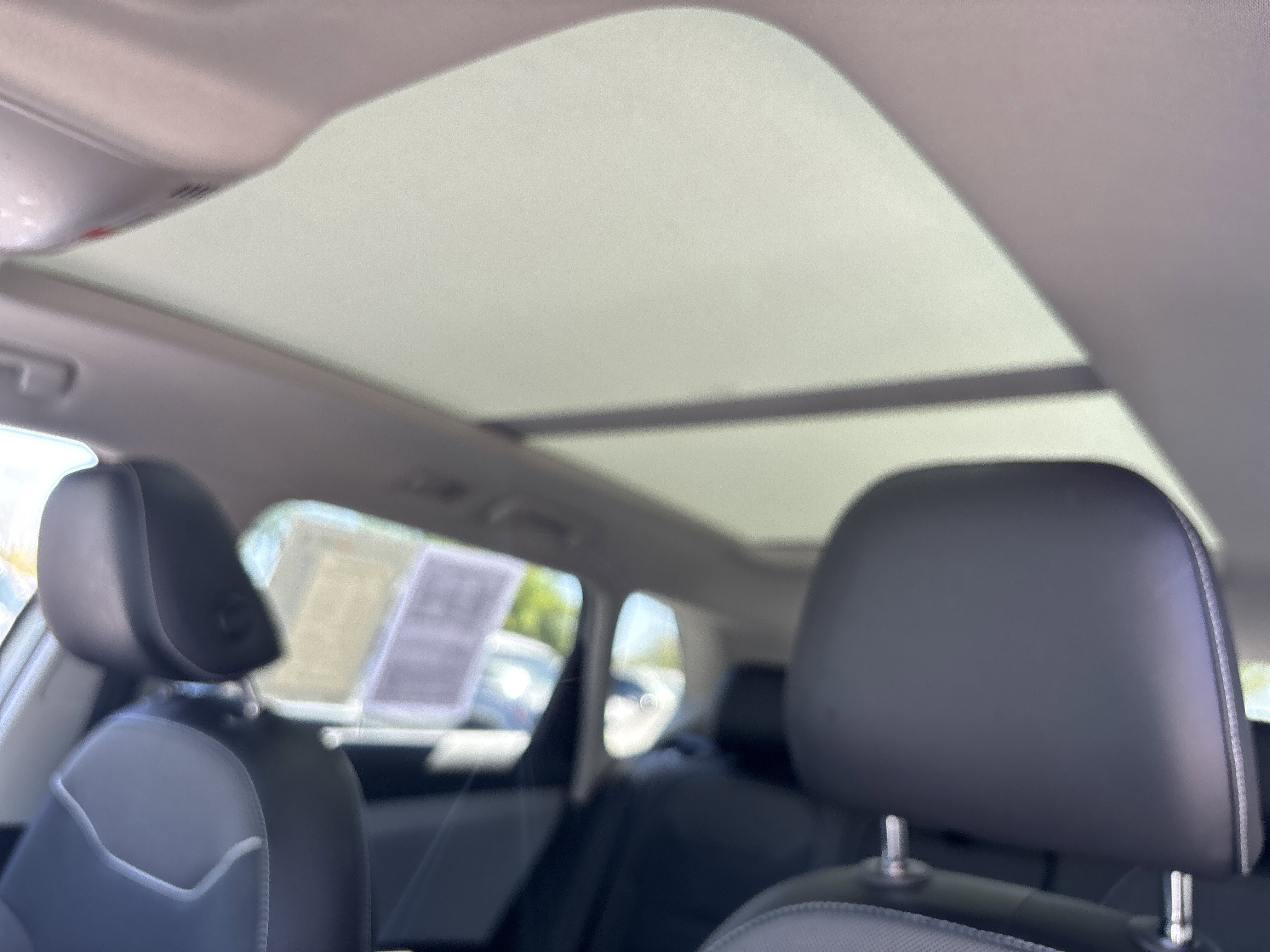 Used 2023 Volkswagen Taos SE w/ Panoramic Sunroof Package image 16