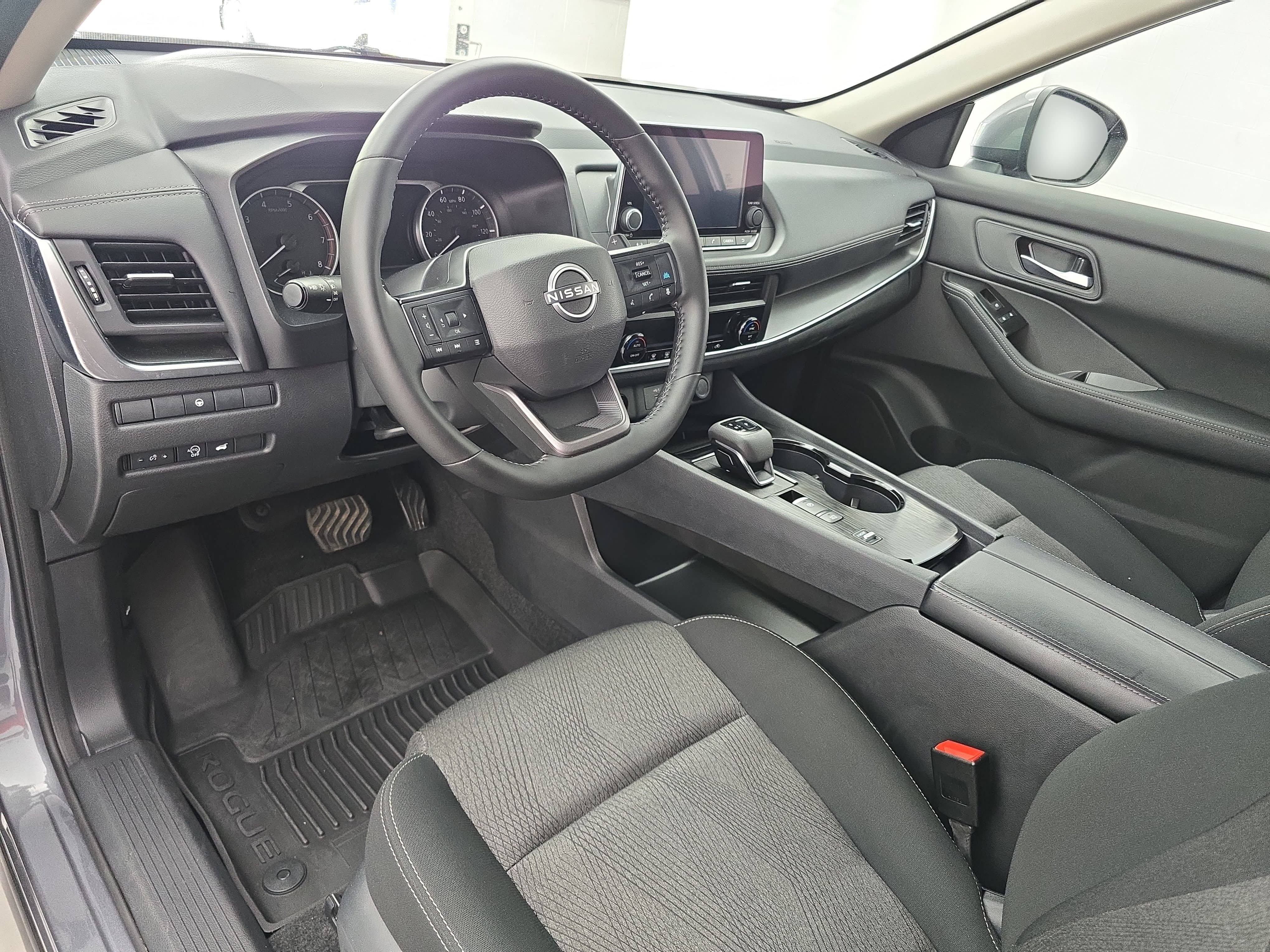 Certified 2025 Nissan Rogue SV FWD image 16