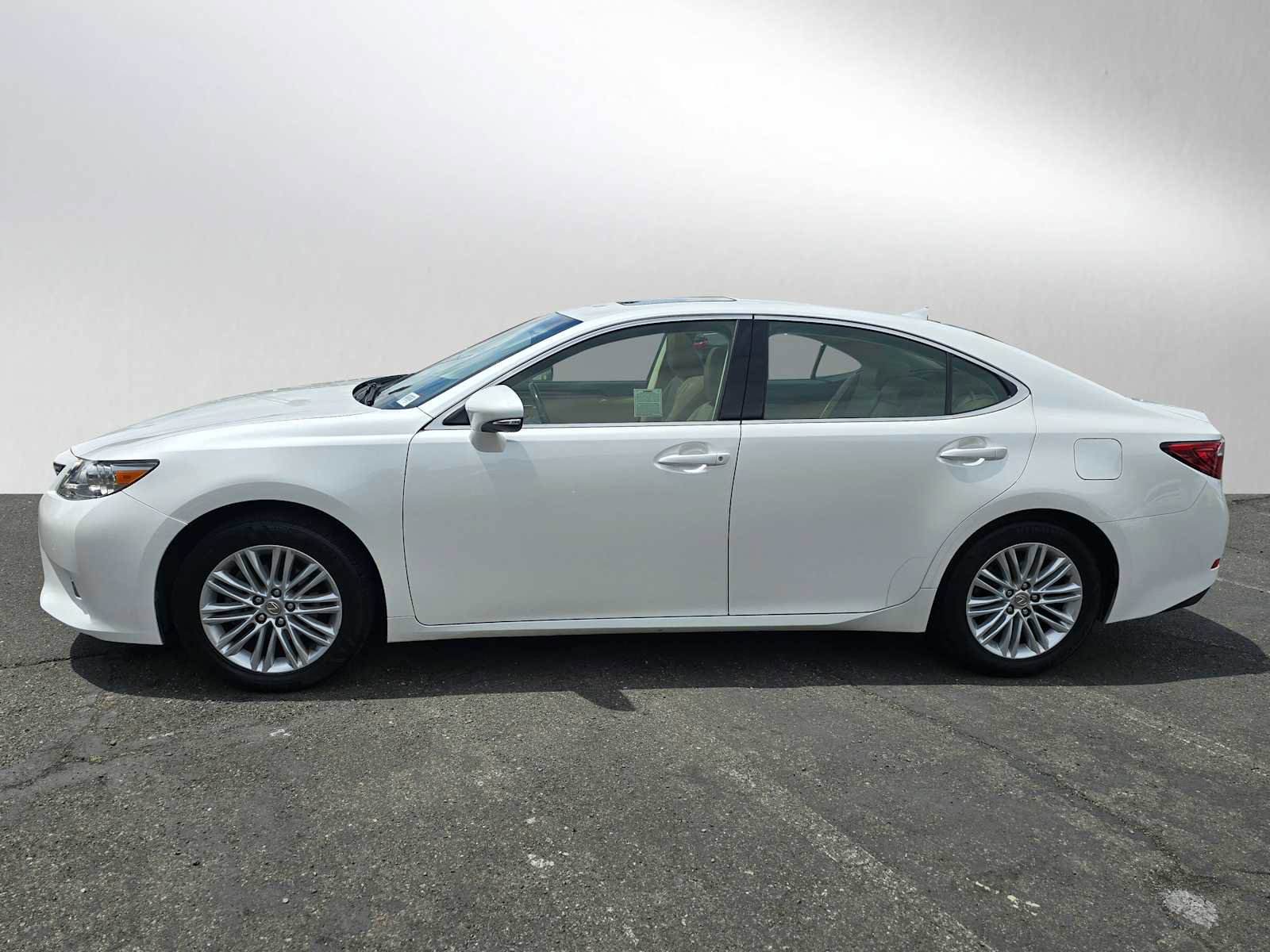Used 2015 Lexus ES 350 w/ Luxury Package FWD image 6
