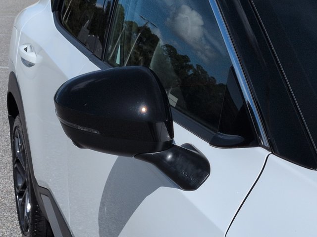 Certified 2026 Nissan Kicks SR FWD image 12