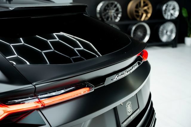 Used 2021 Lamborghini Urus AWD/4WD image 31