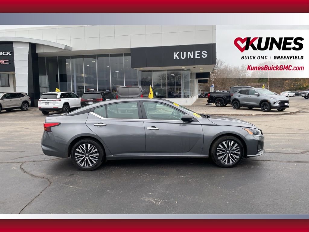 Used 2025 Nissan Altima 2.5 SV image 4