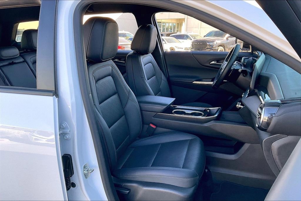 Used 2025 Chevrolet Equinox LT w/ Convenience Package II image 7