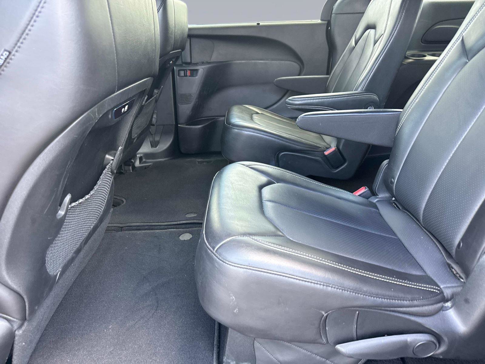 Used 2025 Chrysler Pacifica Select FWD image 15