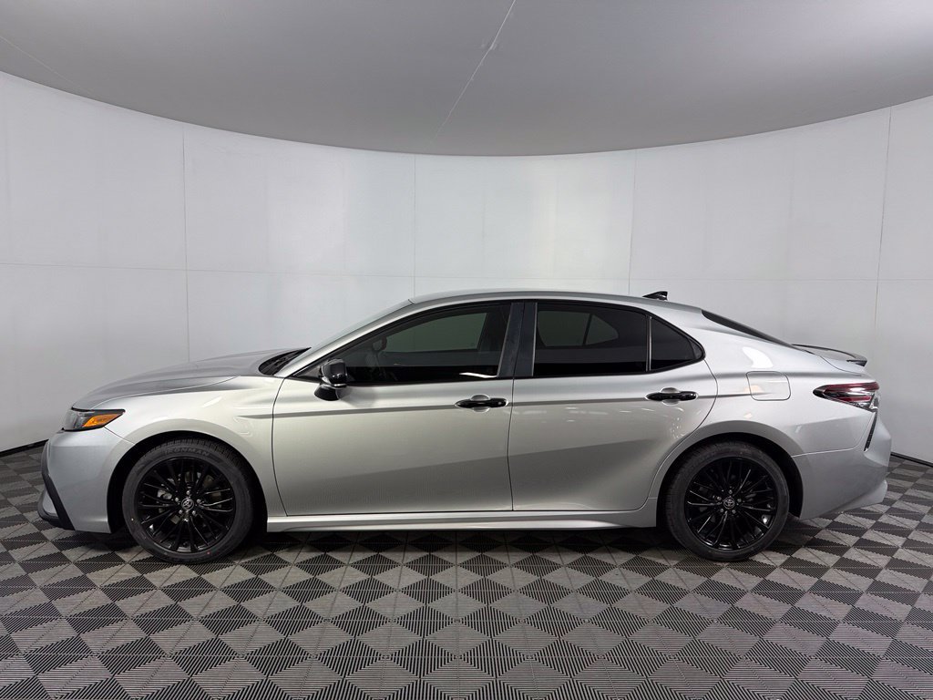 Used 2021 Toyota Camry SE w/ Carpet Mat Package (TMS) FWD image 9