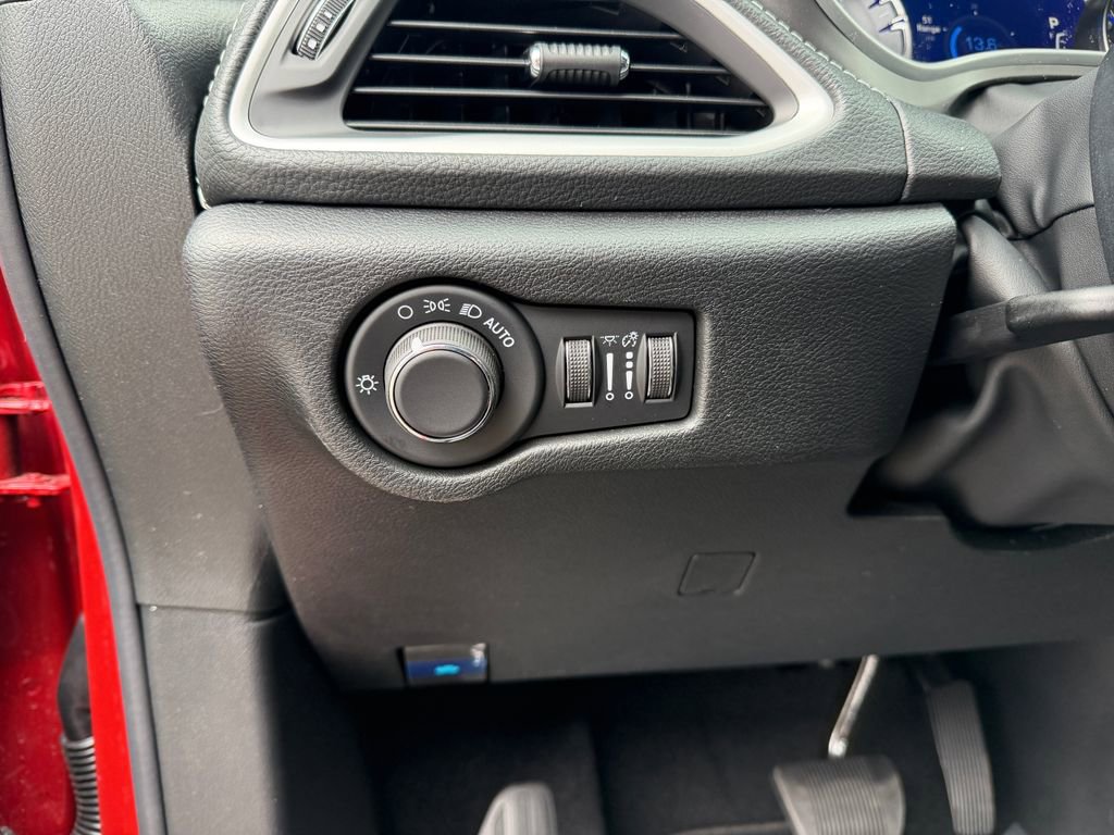 New 2027 Chrysler Pacifica Limited AWD/4WD image 16