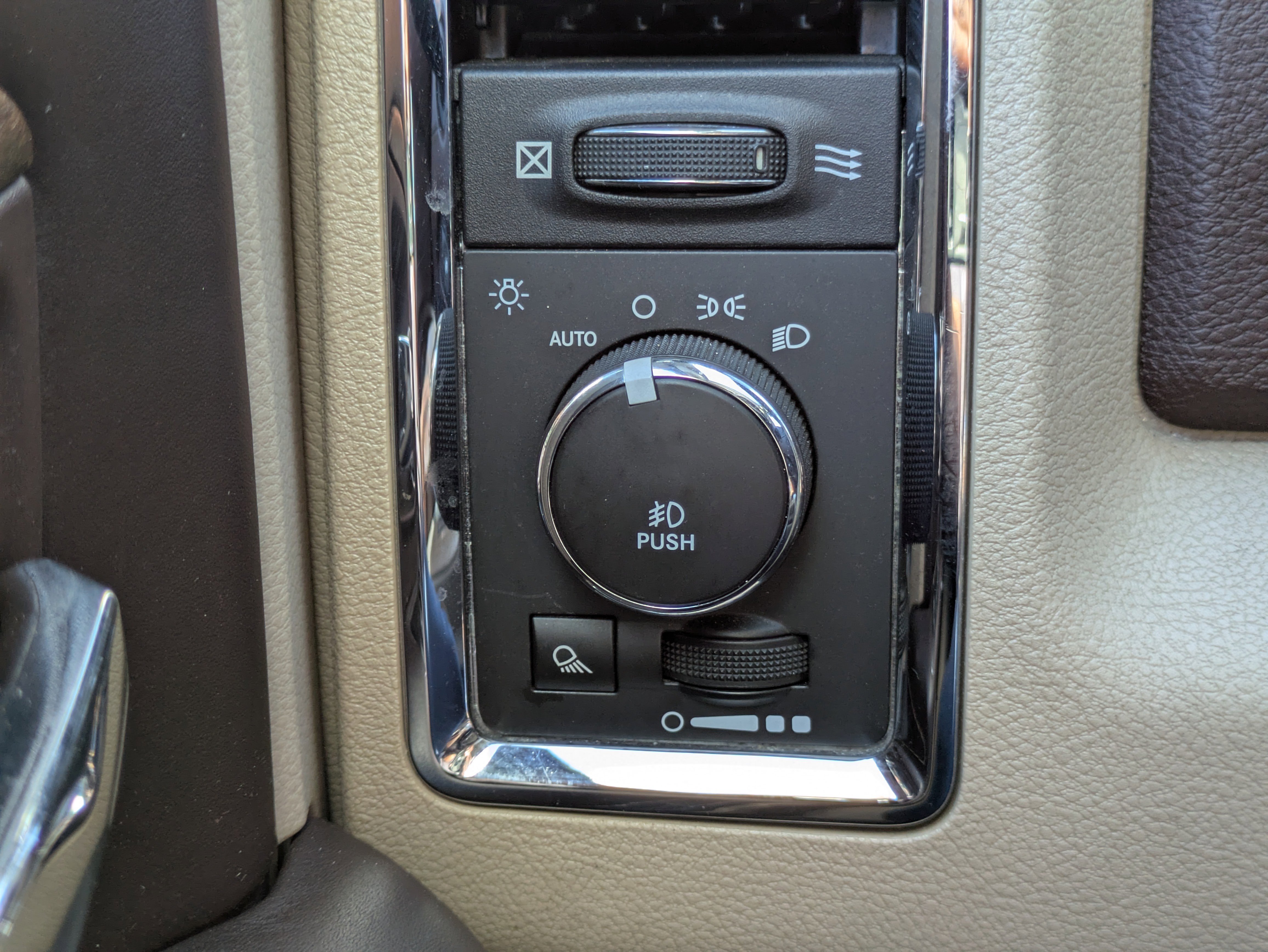 Used 2015 RAM 2500 Longhorn w/ Convenience Group image 23