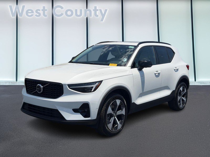 Certified 2026 Volvo XC40 B5 Plus AWD/4WD image 9