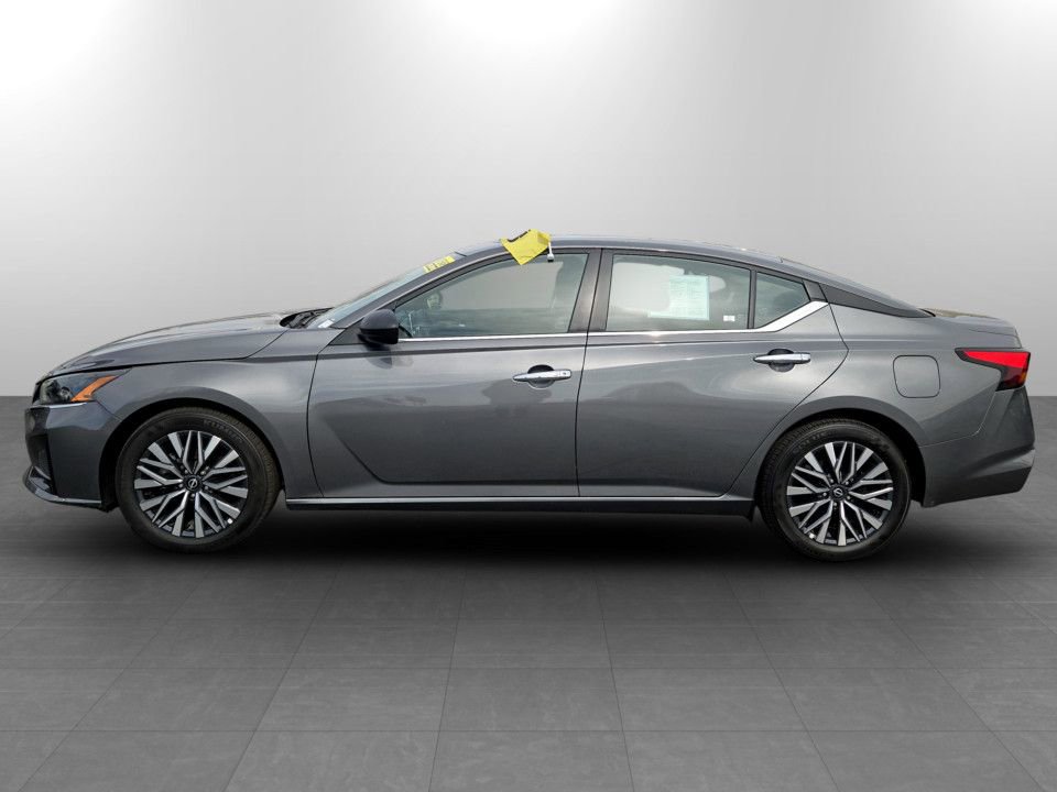 Used 2025 Nissan Altima 2.5 SV image 9