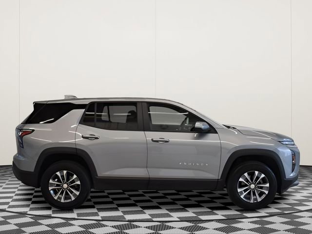 Used 2025 Chevrolet Equinox LT image 2