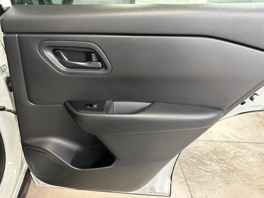 Used 2024 Nissan Rogue S FWD image 25