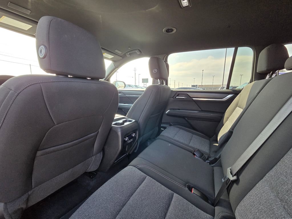 Used 2025 GMC Acadia Elevation image 29