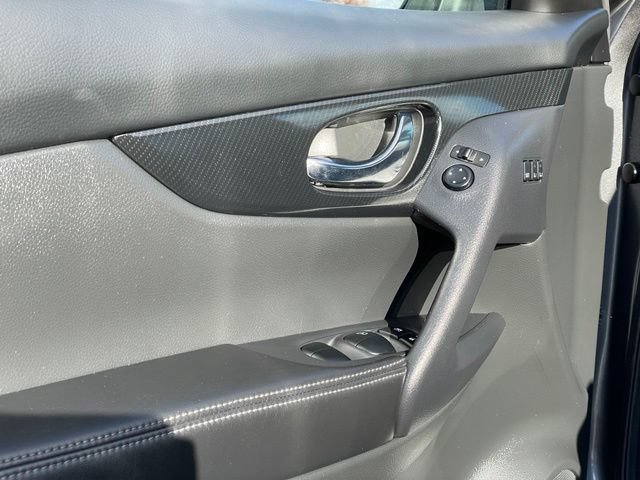 Used 2018 Nissan Rogue SL w/ Premium Package AWD/4WD image 11
