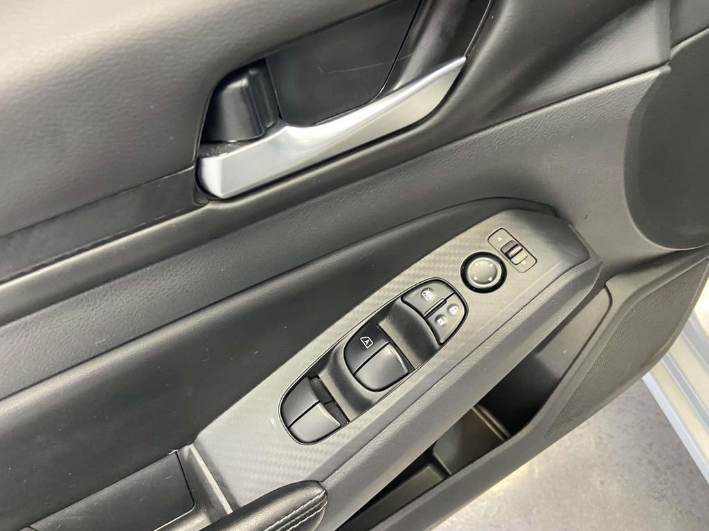 Used 2024 Nissan Altima 2.5 SV FWD image 17