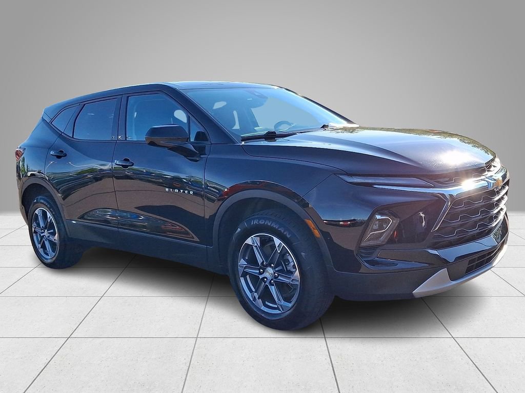 Used 2025 Chevrolet Blazer LT AWD/4WD image 4