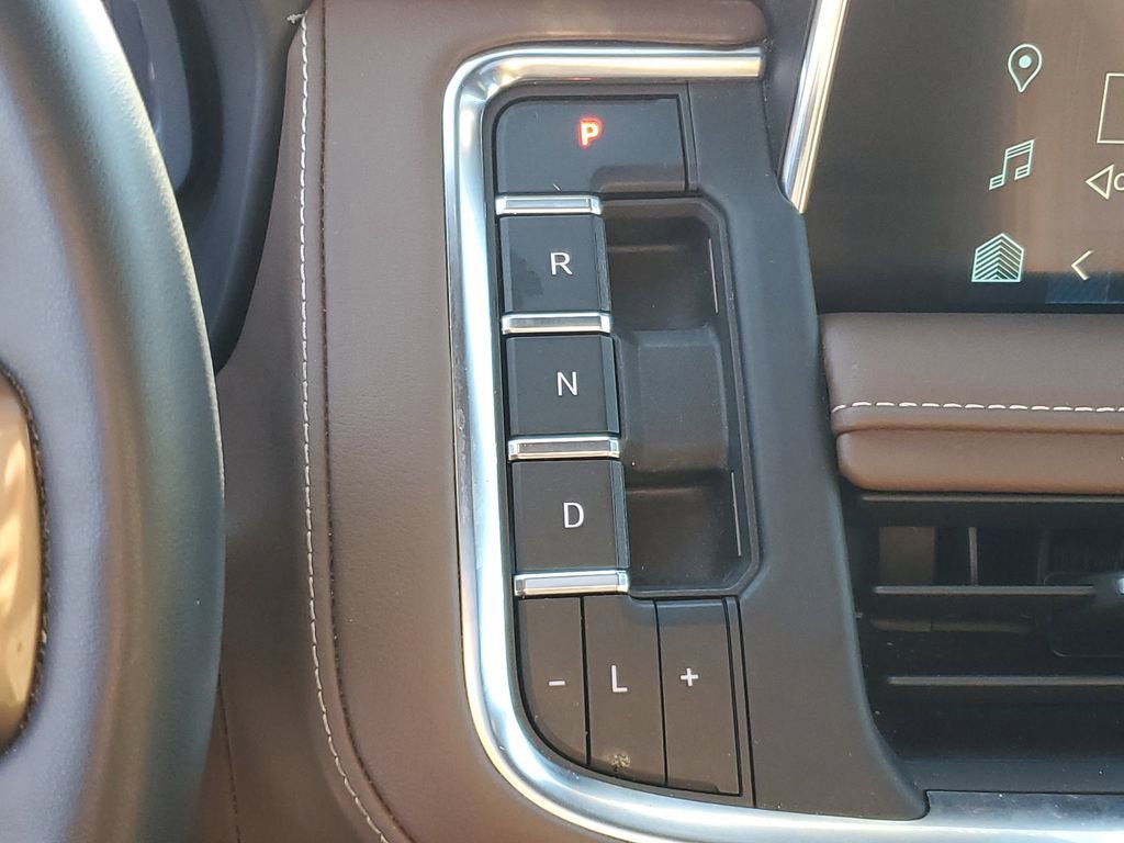 Used 2023 Chevrolet Suburban High Country image 18