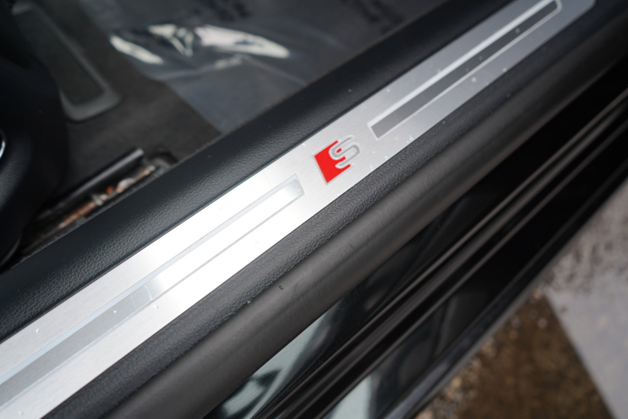 Used 2022 Audi S8 w/ S8 Comfort Plus Package image 57